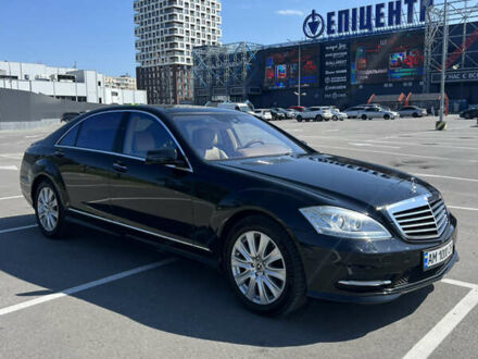 Черный Мерседес С Класс, объемом двигателя 5.5 л и пробегом 185 тыс. км за 19999 $, фото 1 на Automoto.ua