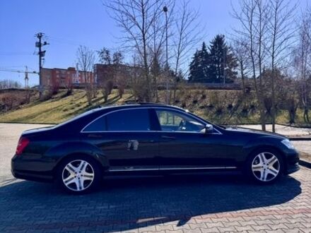 Черный Мерседес С Класс, объемом двигателя 5.5 л и пробегом 246 тыс. км за 17000 $, фото 1 на Automoto.ua