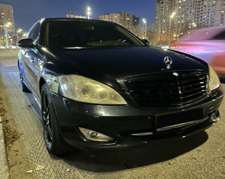 Чорний Мерседес С Клас, об'ємом двигуна 5.5 л та пробігом 255 тис. км за 12500 $, фото 1 на Automoto.ua