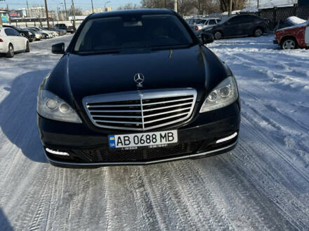 Черный Мерседес С Класс, объемом двигателя 5.5 л и пробегом 320 тыс. км за 13000 $, фото 1 на Automoto.ua