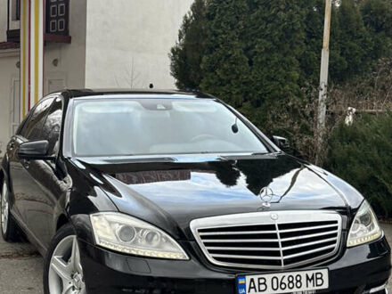 Черный Мерседес С Класс, объемом двигателя 5.46 л и пробегом 333 тыс. км за 14999 $, фото 1 на Automoto.ua
