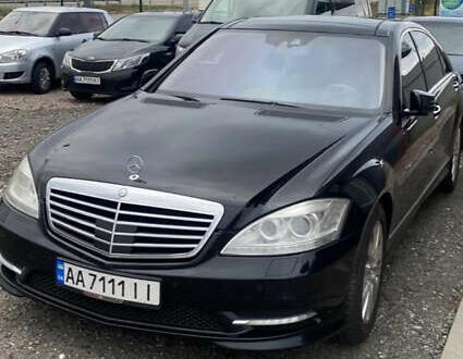 Черный Мерседес С Класс, объемом двигателя 5.46 л и пробегом 330 тыс. км за 16000 $, фото 1 на Automoto.ua