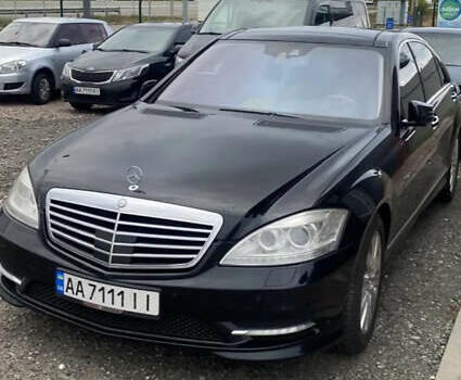 Черный Мерседес С Класс, объемом двигателя 5.46 л и пробегом 330 тыс. км за 16000 $, фото 1 на Automoto.ua