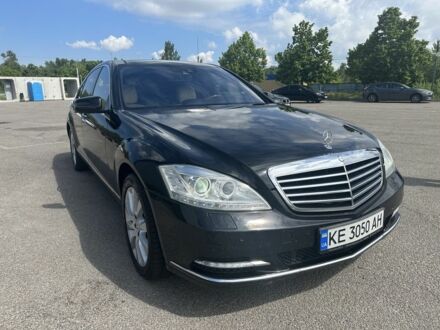 Чорний Мерседес С Клас, об'ємом двигуна 5.5 л та пробігом 210 тис. км за 16000 $, фото 1 на Automoto.ua