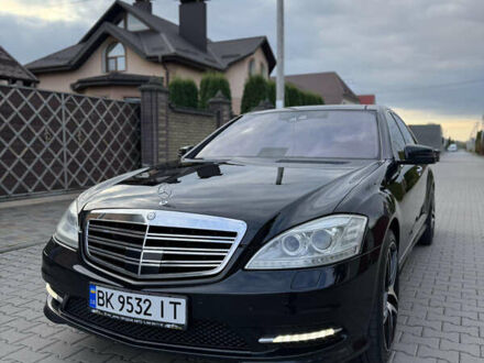 Черный Мерседес С Класс, объемом двигателя 5.46 л и пробегом 229 тыс. км за 15000 $, фото 1 на Automoto.ua