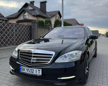 Черный Мерседес С Класс, объемом двигателя 5.46 л и пробегом 229 тыс. км за 15000 $, фото 1 на Automoto.ua