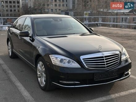 Черный Мерседес С Класс, объемом двигателя 3.5 л и пробегом 210 тыс. км за 16900 $, фото 1 на Automoto.ua