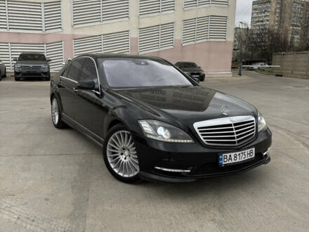 Черный Мерседес С Класс, объемом двигателя 5.5 л и пробегом 299 тыс. км за 11999 $, фото 1 на Automoto.ua