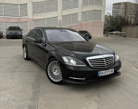 Черный Мерседес С Класс, объемом двигателя 5.5 л и пробегом 299 тыс. км за 11999 $, фото 1 на Automoto.ua