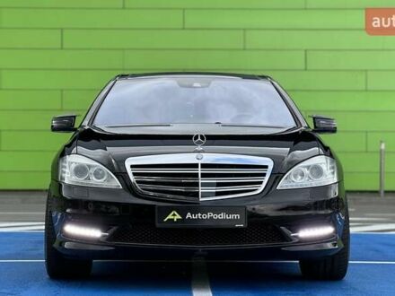 Черный Мерседес С Класс, объемом двигателя 5.46 л и пробегом 250 тыс. км за 25000 $, фото 1 на Automoto.ua