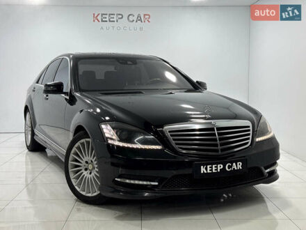 Черный Мерседес С Класс, объемом двигателя 5.5 л и пробегом 299 тыс. км за 13900 $, фото 1 на Automoto.ua