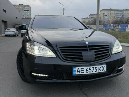 Чорний Мерседес С Клас, об'ємом двигуна 5.5 л та пробігом 213 тис. км за 17000 $, фото 1 на Automoto.ua