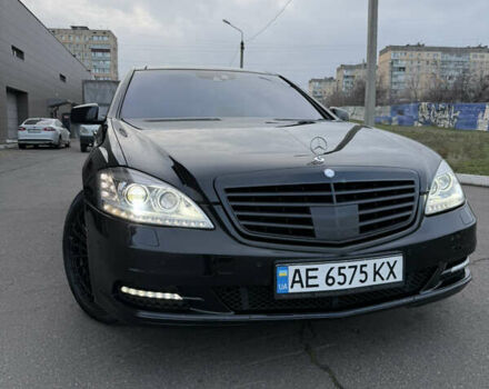 Чорний Мерседес С Клас, об'ємом двигуна 5.5 л та пробігом 213 тис. км за 17000 $, фото 1 на Automoto.ua