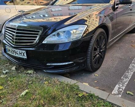 Черный Мерседес С Класс, объемом двигателя 5.5 л и пробегом 238 тыс. км за 17500 $, фото 1 на Automoto.ua