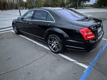 Чорний Мерседес С Клас, об'ємом двигуна 5.5 л та пробігом 196 тис. км за 17300 $, фото 1 на Automoto.ua