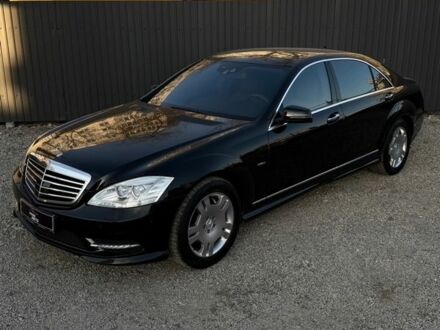Черный Мерседес С Класс, объемом двигателя 4.66 л и пробегом 134 тыс. км за 16500 $, фото 1 на Automoto.ua