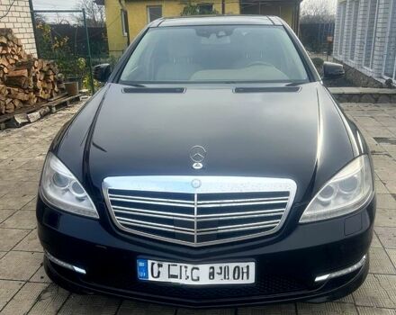 Черный Мерседес С Класс, объемом двигателя 4.7 л и пробегом 200 тыс. км за 9500 $, фото 1 на Automoto.ua