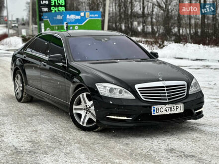 Черный Мерседес С Класс, объемом двигателя 5.5 л и пробегом 230 тыс. км за 17000 $, фото 1 на Automoto.ua