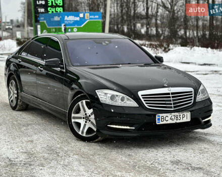 Черный Мерседес С Класс, объемом двигателя 5.5 л и пробегом 230 тыс. км за 17000 $, фото 1 на Automoto.ua