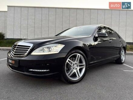 Чорний Мерседес С Клас, об'ємом двигуна 3 л та пробігом 211 тис. км за 23400 $, фото 1 на Automoto.ua