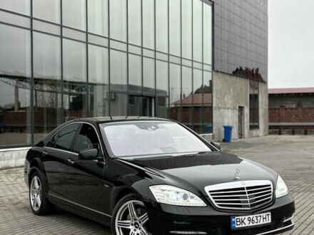 Черный Мерседес С Класс, объемом двигателя 3 л и пробегом 360 тыс. км за 17999 $, фото 1 на Automoto.ua