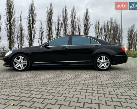 Чорний Мерседес С Клас, об'ємом двигуна 5.5 л та пробігом 229 тис. км за 16666 $, фото 1 на Automoto.ua