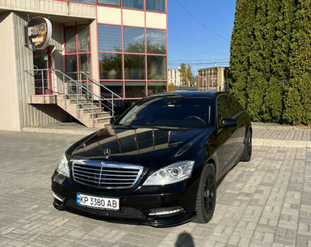 Черный Мерседес С Класс, объемом двигателя 4.66 л и пробегом 197 тыс. км за 21000 $, фото 1 на Automoto.ua