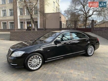 Черный Мерседес С Класс, объемом двигателя 4.7 л и пробегом 195 тыс. км за 18900 $, фото 1 на Automoto.ua