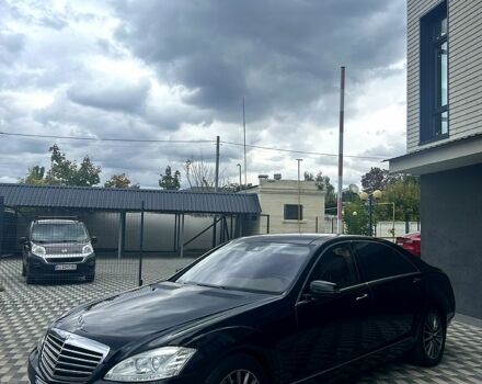 Черный Мерседес С Класс, объемом двигателя 5.5 л и пробегом 224 тыс. км за 16000 $, фото 1 на Automoto.ua