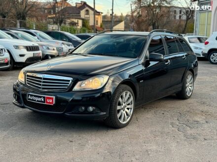 Черный Мерседес С Класс, объемом двигателя 2.2 л и пробегом 240 тыс. км за 10000 $, фото 1 на Automoto.ua