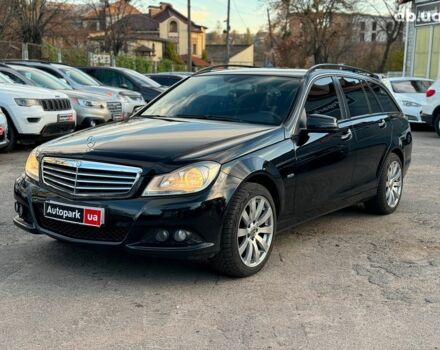 Черный Мерседес С Класс, объемом двигателя 2.2 л и пробегом 240 тыс. км за 10000 $, фото 1 на Automoto.ua