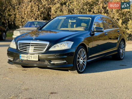 Мерседес С Класс 2012 в Черноморске (Ильичевске) на Automoto.ua Черный Мерседес С Класс, объемом двигателя 4.7 л и пробегом 255 тыс. км за 14200 $, фото 1 на Automoto.ua