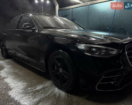 Чорний Мерседес С Клас, об'ємом двигуна 3 л та пробігом 141 тис. км за 99222 $, фото 1 на Automoto.ua