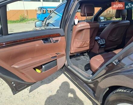 Коричневый Мерседес С Класс, объемом двигателя 4.7 л и пробегом 226 тыс. км за 20000 $, фото 11 на Automoto.ua