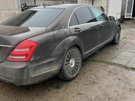 Коричневый Мерседес С Класс, объемом двигателя 3 л и пробегом 200 тыс. км за 13000 $, фото 1 на Automoto.ua