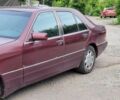 Красный Мерседес С Класс, объемом двигателя 5 л и пробегом 200 тыс. км за 5400 $, фото 1 на Automoto.ua