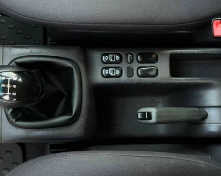 Красный Мерседес С Класс, объемом двигателя 1.4 л и пробегом 200 тыс. км за 4499 $, фото 13 на Automoto.ua