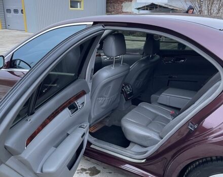 Красный Мерседес С Класс, объемом двигателя 5.5 л и пробегом 238 тыс. км за 9200 $, фото 7 на Automoto.ua