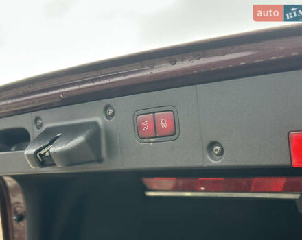 Красный Мерседес С Класс, объемом двигателя 5.46 л и пробегом 235 тыс. км за 9300 $, фото 58 на Automoto.ua