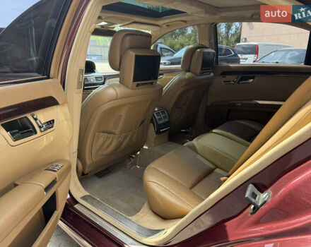 Красный Мерседес С Класс, объемом двигателя 5.5 л и пробегом 274 тыс. км за 12900 $, фото 5 на Automoto.ua