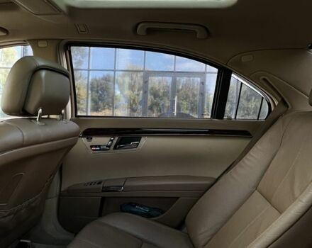 Мерседес С Класс 2007 в Ровно на Automoto.ua Красный Мерседес С Класс, объемом двигателя 4.7 л и пробегом 315 тыс. км за 7700 $, фото 7 на Automoto.ua