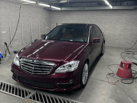 Красный Мерседес С Класс, объемом двигателя 5.51 л и пробегом 350 тыс. км за 15000 $, фото 1 на Automoto.ua