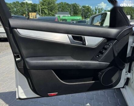 Мерседес С Класс, объемом двигателя 2.2 л и пробегом 259 тыс. км за 12700 $, фото 16 на Automoto.ua