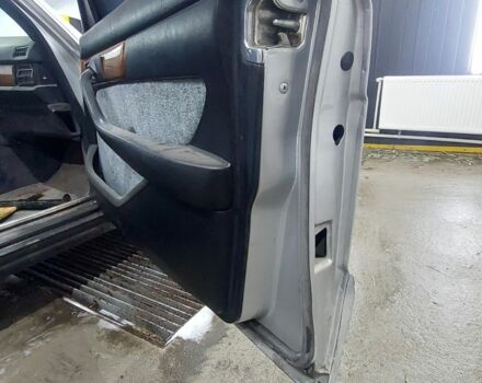 Серый Мерседес С Класс, объемом двигателя 5 л и пробегом 140 тыс. км за 10000 $, фото 22 на Automoto.ua