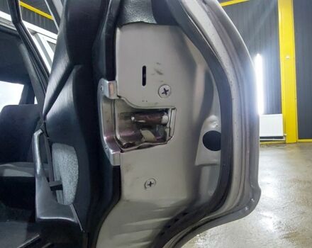 Серый Мерседес С Класс, объемом двигателя 5 л и пробегом 140 тыс. км за 10000 $, фото 19 на Automoto.ua