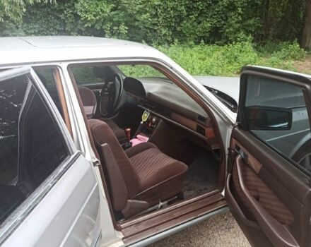 Серый Мерседес С Класс, объемом двигателя 3 л и пробегом 300 тыс. км за 3600 $, фото 3 на Automoto.ua