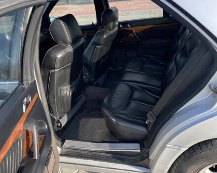 Сірий Мерседес С Клас, об'ємом двигуна 3.2 л та пробігом 380 тис. км за 2950 $, фото 6 на Automoto.ua