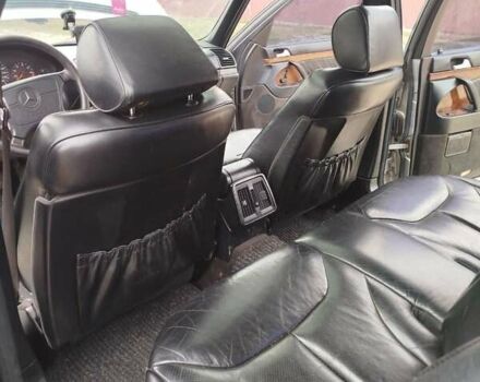 Серый Мерседес С Класс, объемом двигателя 4.97 л и пробегом 350 тыс. км за 2350 $, фото 8 на Automoto.ua