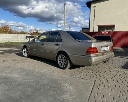 Серый Мерседес С Класс, объемом двигателя 4 л и пробегом 399 тыс. км за 3700 $, фото 3 на Automoto.ua