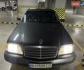 Серый Мерседес С Класс, объемом двигателя 3.2 л и пробегом 193 тыс. км за 12000 $, фото 1 на Automoto.ua